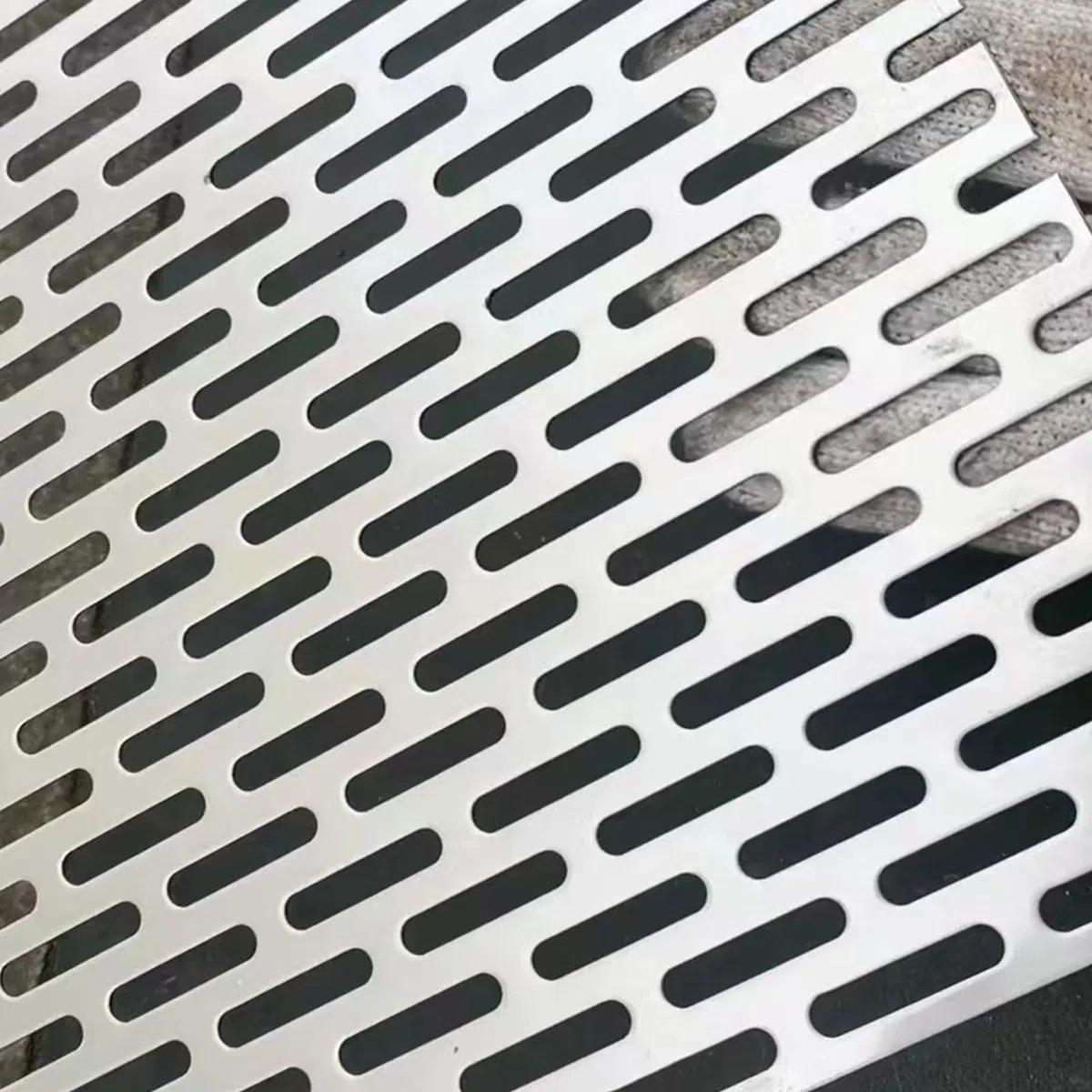 Lamiera forata in acciaio inossidabile 304 con fori asolati, pannello protettivo, piastra in rete metallica resistente alla corrosione for uso interno ed esterno, spessore 1-2 mm(50x50cm Thick 1.5mm)