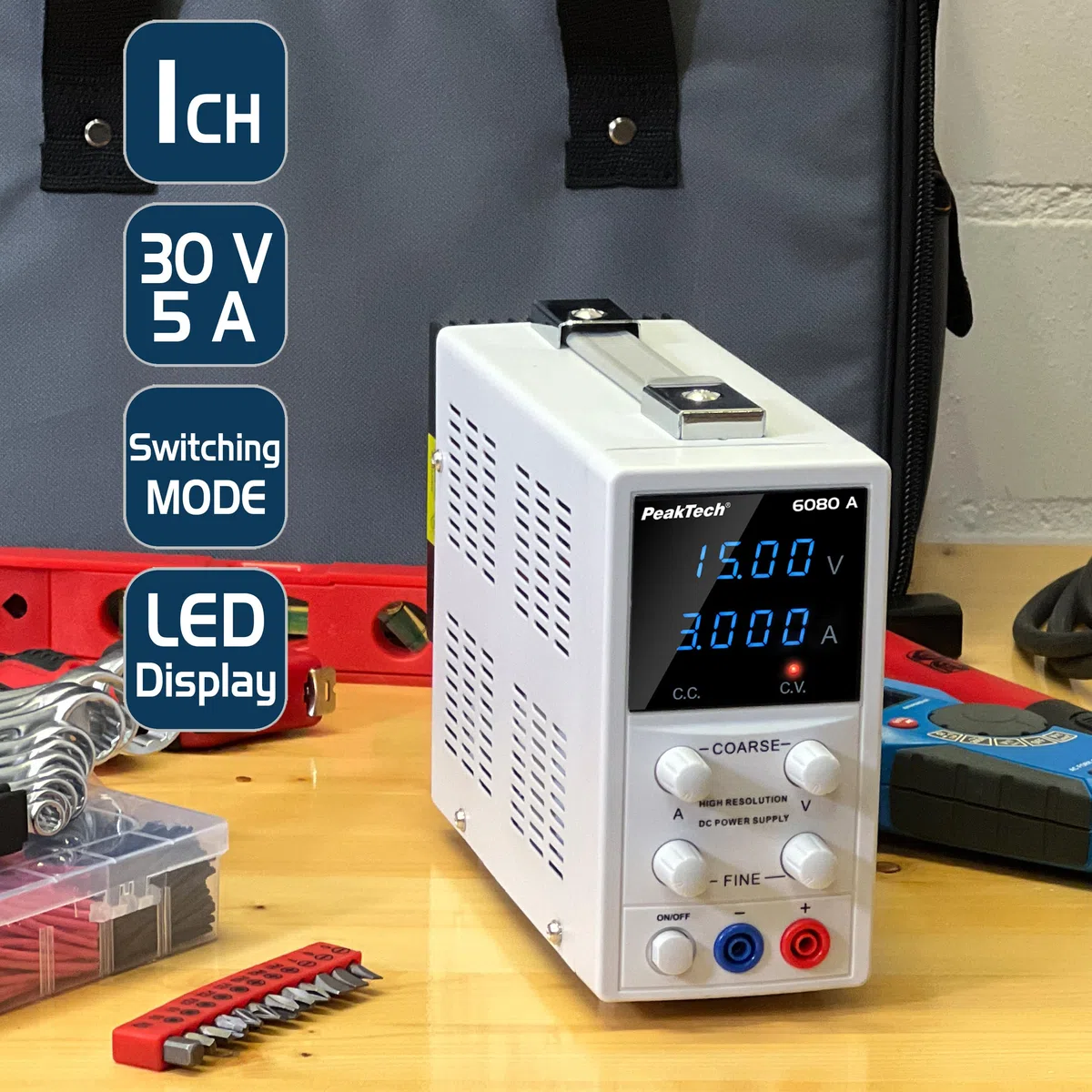 PeakTech 6080 A - Alimentatore da laboratorio 0–15 V / 0–3 A DC – Alimentatore professionale ad alta risoluzione con regolazione lineare, display a LED blu e protezione da bassissima tensione