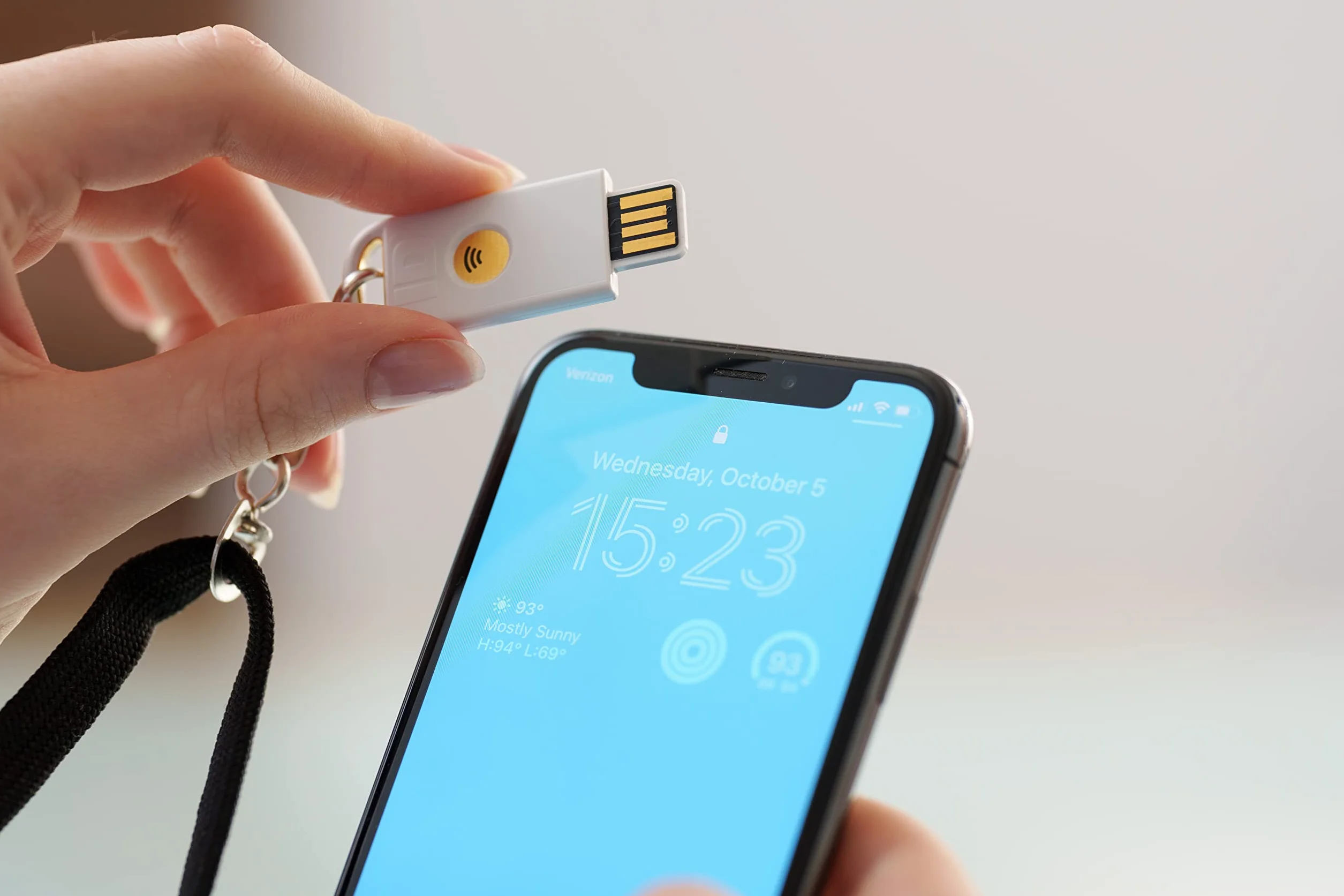 IDENTIV uTrust FIDO2 NFC USB-A & NFC FIDO2 Certified Security Key