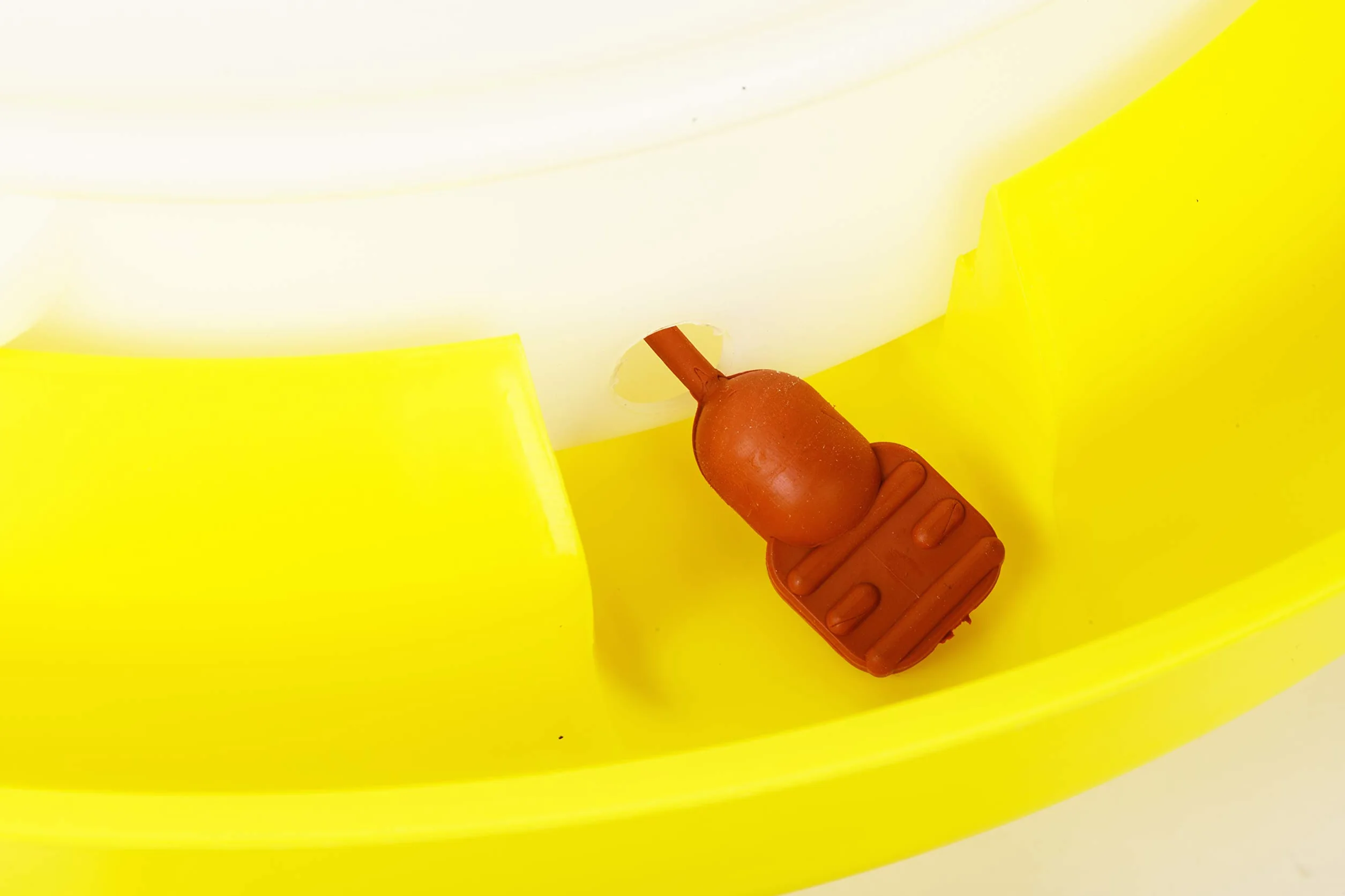 Zootec Abbeveratoio per Galline, Polli, Anatre, Oche, Automatico, capacità 15 Litri, con Manico Tappo e Piedini | Facile da Riempire e Spostare | Made in Italy