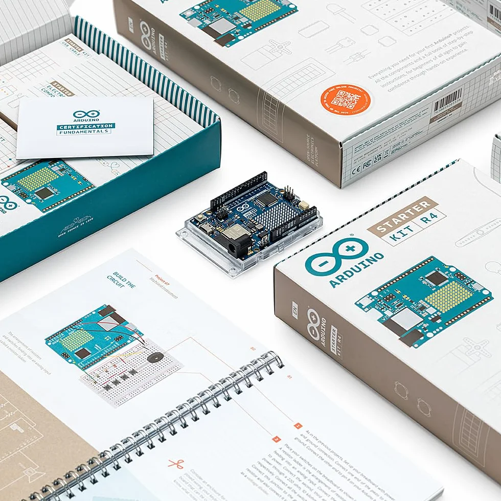 Arduino Starter Kit R4 [K000007_R4] - Impara Elettronica e Programmazione con la Scheda Uno R4 WiFi | 13 Progetti guidati, Libro Stampato + Certificazione Ufficiale