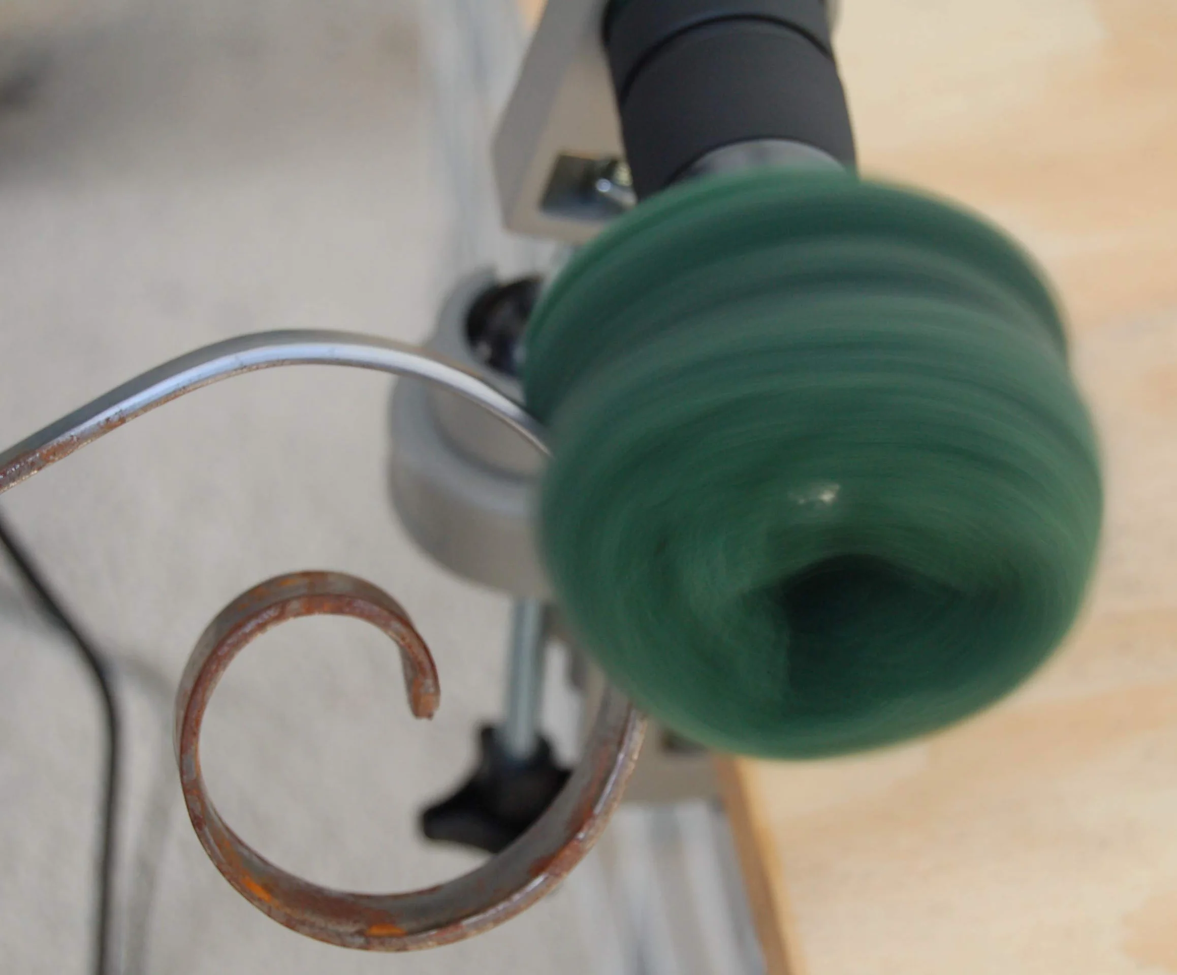 Sfere abrasive in tessuto non tessuto – Set da 3 pezzi (K80/K120/K600) Ø 75 mm con mandrino di raccolta, per trapano