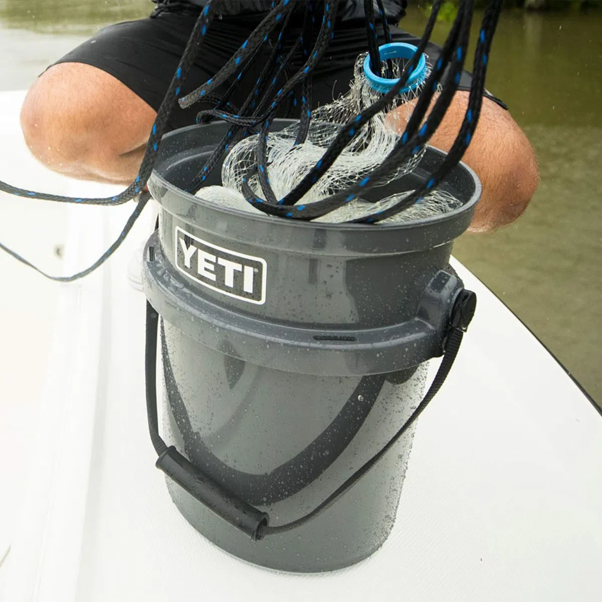 YETI Loadout - Secchio da 5 galloni, resistente agli urti, pesca/utilità, carbone