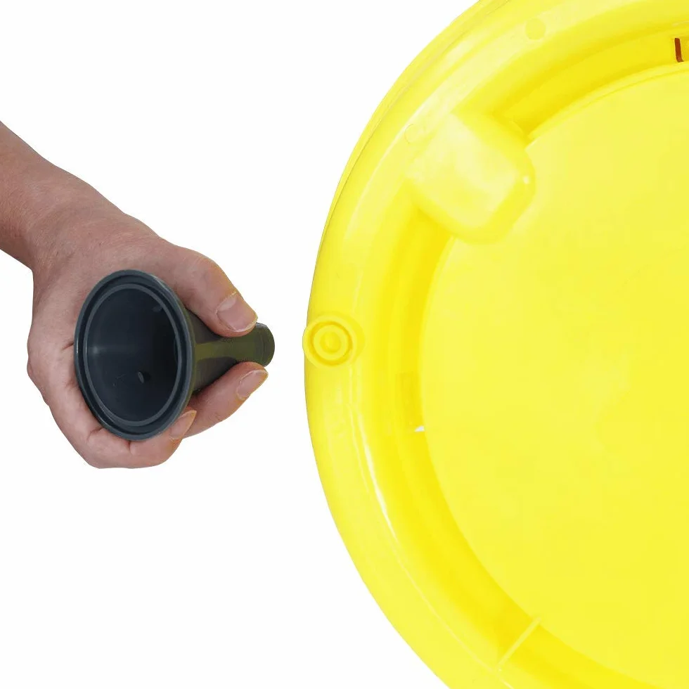 Zootec Abbeveratoio per Galline, Polli, Anatre, Oche, Automatico, capacità 15 Litri, con Manico Tappo e Piedini | Facile da Riempire e Spostare | Made in Italy