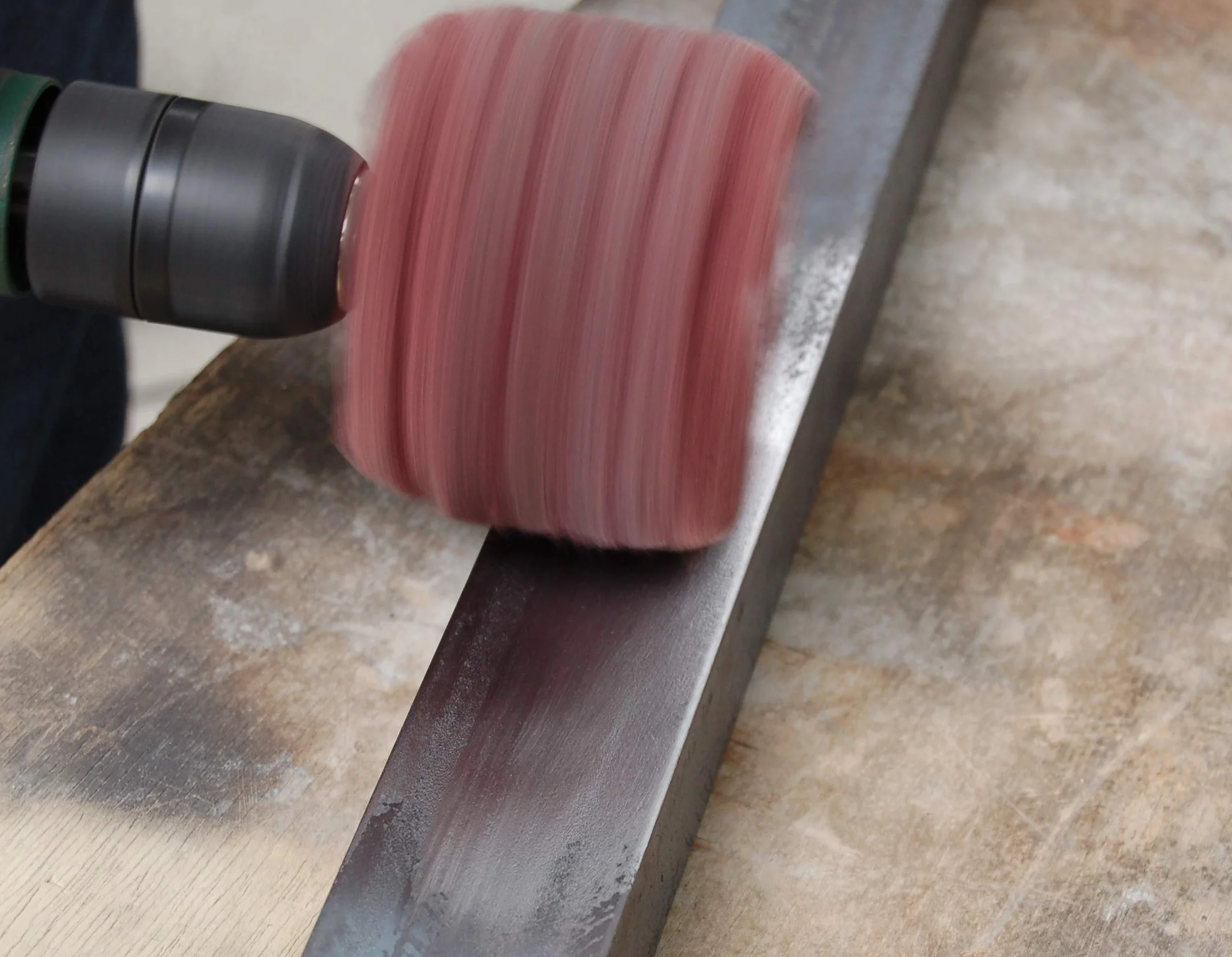 Sfere abrasive in tessuto non tessuto – Set da 3 pezzi (K80/K120/K600) Ø 75 mm con mandrino di raccolta, per trapano