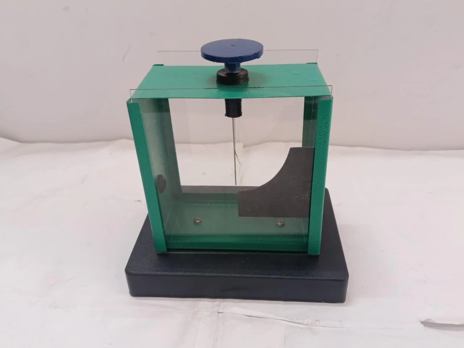 Elettroscopio fatto in metallo della foglia dell'oro per lo scopo scientifico del laboratorio e il progetto scolastico