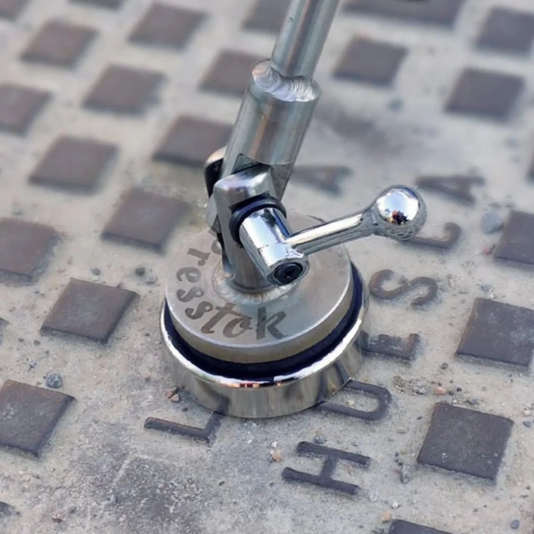 Calamita alza tombino in acciaio inox per il sollevamento dei chiusino pozzetto. Solleva tombini magnetico per griglia tombino, chiave pozzetto e tombini. (Articolato (Tombino fino a 85Kg))